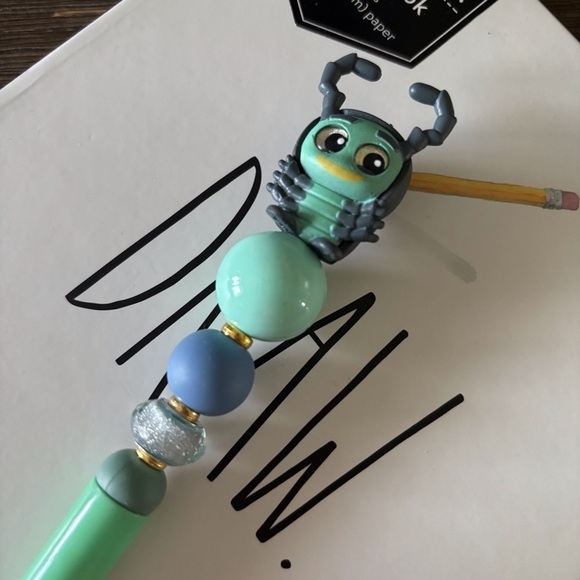 Disney Doorables: A Bug's Life: Tuck handmade beaded pen - Picture 1 of 3